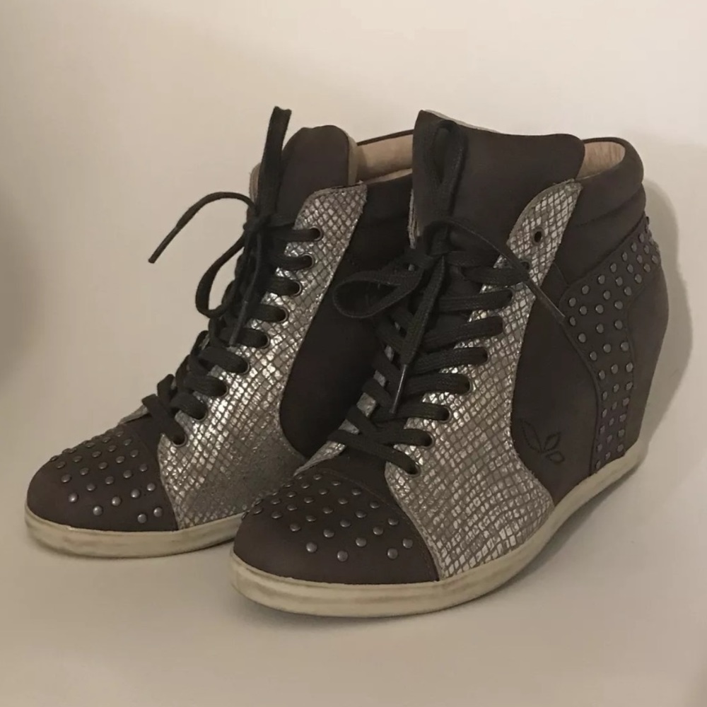 New Koolaburra Wedge Sneakers size 6